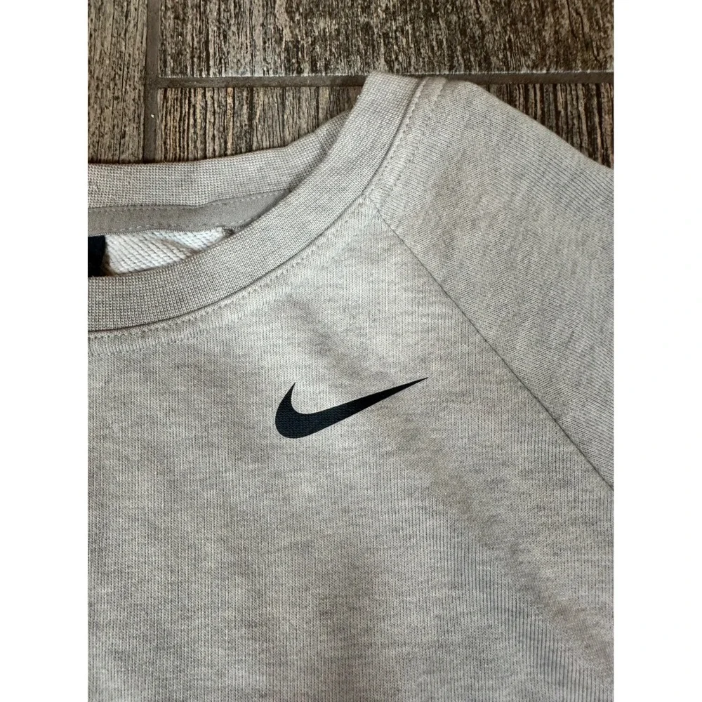 Nike‎ Dri-FIT Crewneck Sweatshirt Women's Medium Long Sleeve Pullover Gray Top